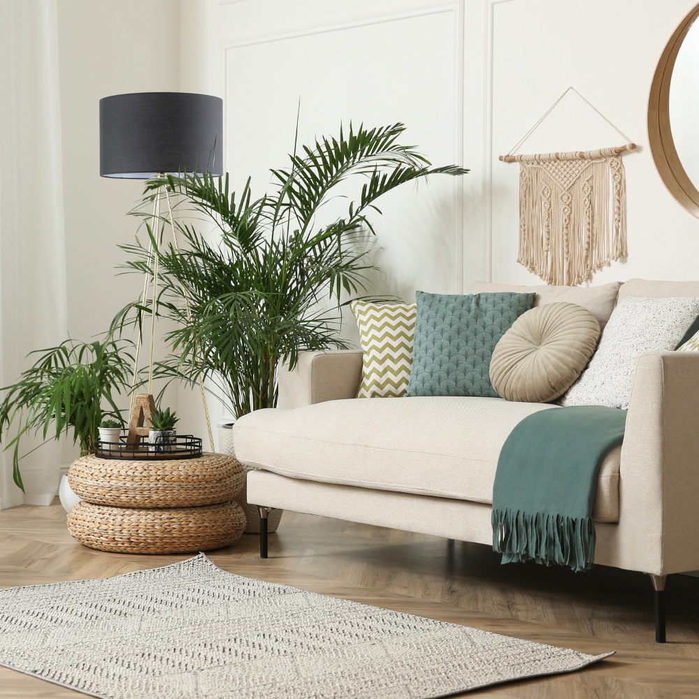 Jambes tripod Floor lamp next to a sofa in a modern lounge